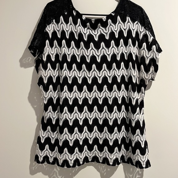 🌸 Roz & Ali black white lace top. Size 3X. - Picture 5 of 6